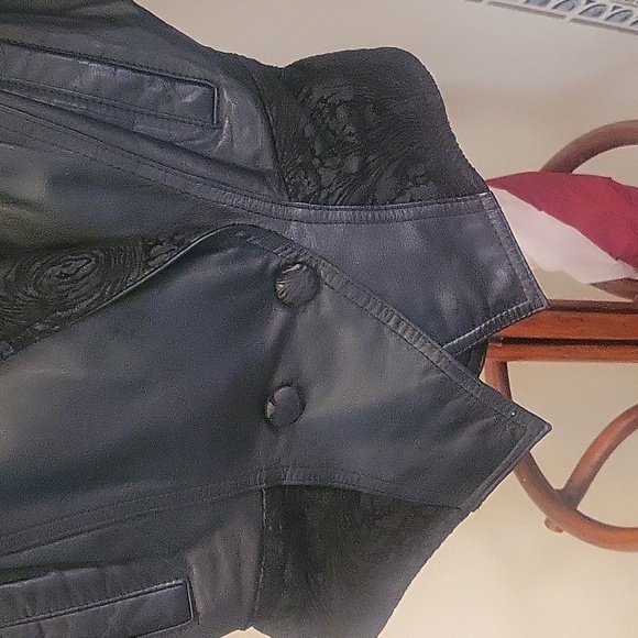 Vintage Genuine Leather Jacket - Picture 4 of 7